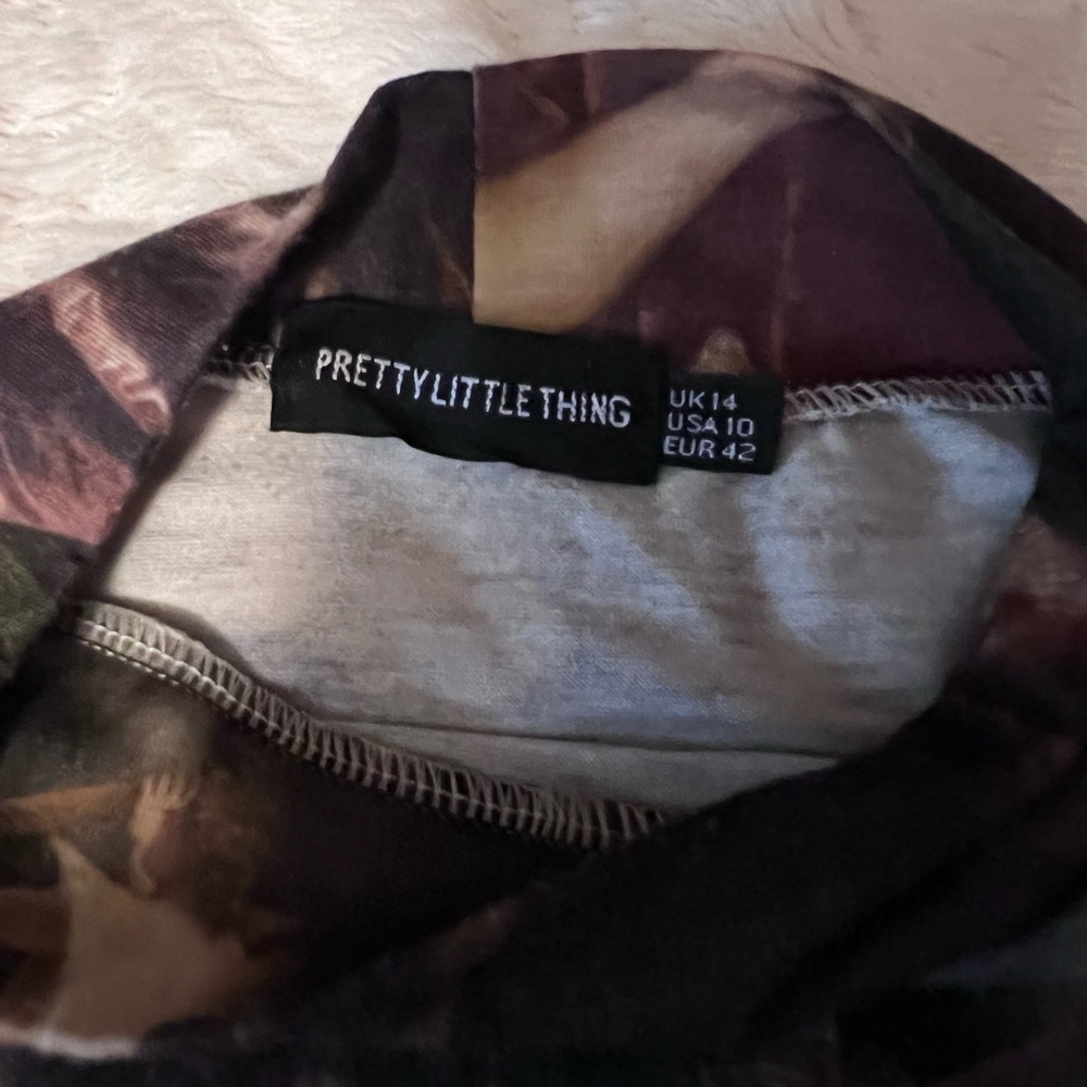 PrettyLittleThing Multicolor Renaissance printed Bodysuit - Picture 5 of 5